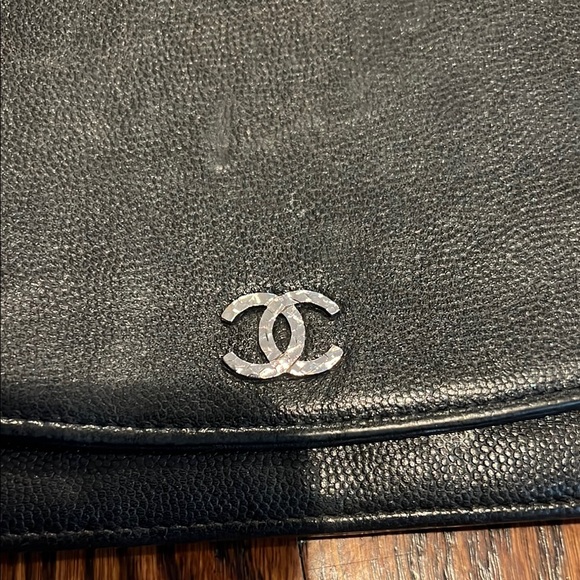 CHANEL Black Crossbody Bag with Iconic CC Logo - Picture 2 of 12